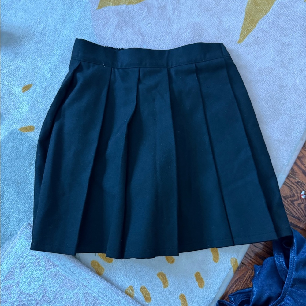 Girls UNIQLO Black Pleated Skirt
